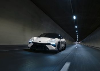 Lotus Emeya rivaliza con el Porsche Taycan