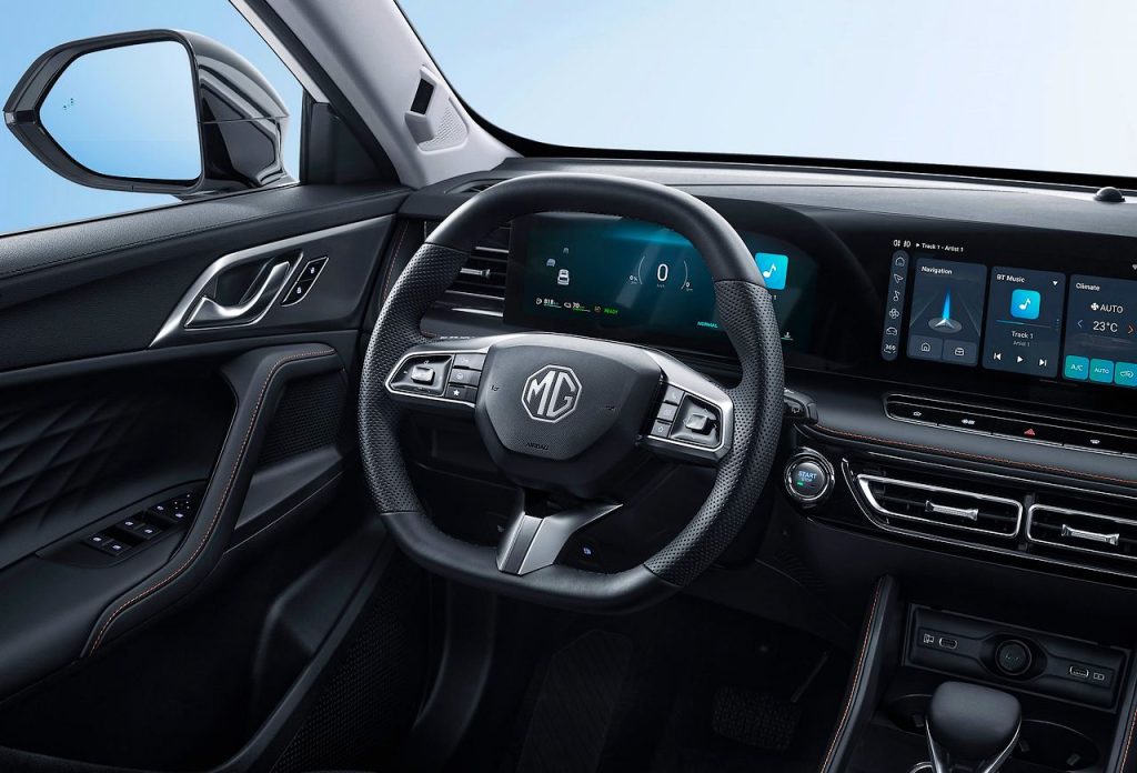 La comparativa de Auto Express coloca al MG HS PHEV por delante de modelos de marcas como BMW, Audi, Mercedes o Volvo tras evaluar la eficiencia, el comportamiento y la experiencia de uso.