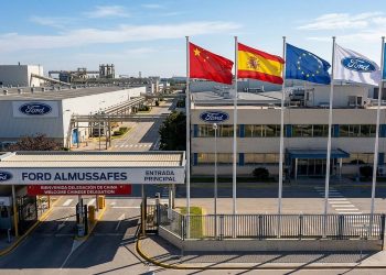 El porvenir industrial de la planta de Ford en la localidad valenciana de Almussafes depende ahora mismo de un pacto con la marca asiática Geely para fabricar nuevos coches eléctricos