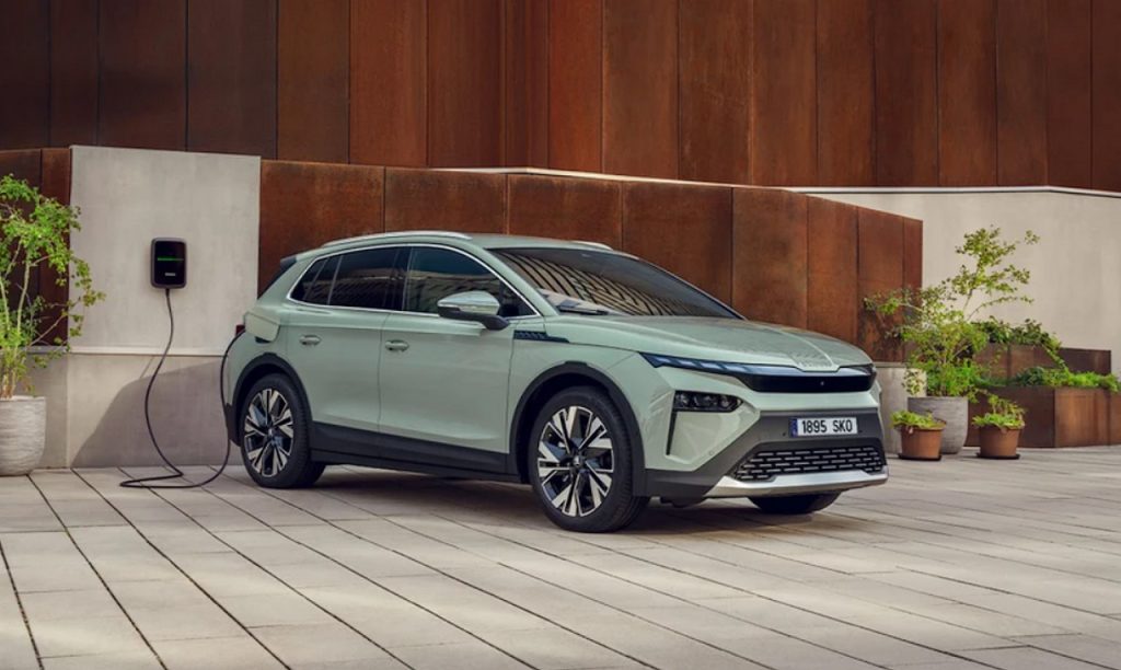 En este análisis se enfrentan el BYD Atto 3 EVO y el Skoda Elroq, que muestran claras diferencias en potencia y carga.