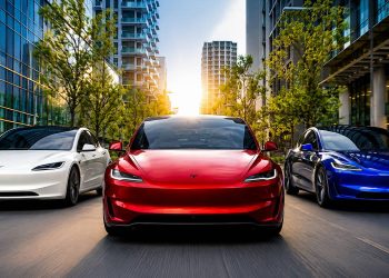 El Tesla Model 3 con batería LFP mejora la carga rápida y gana eficiencia en su versión más accesible.
