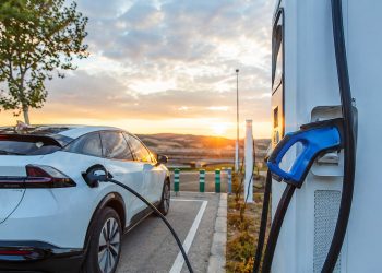 El despliegue de cargadores rápidos permitirá conectar rutas clave del país, reforzando la infraestructura actual y mejorando la experiencia de conducción en trayectos interurbanos.