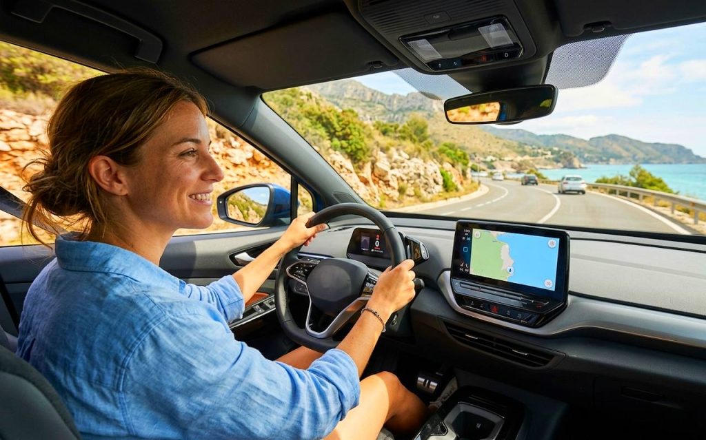 La estabilidad mejora al conducir un coche eléctrico gracias a su peso equilibrado, aunque el sistema de frenado automático obliga a cambiar ciertos hábitos de conducción.