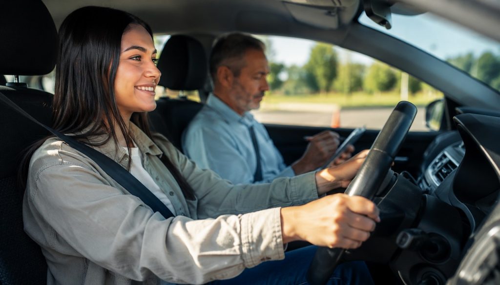Un estudio de Carwow revela dónde es más fácil aprobar el carnet de conducir en España y qué zonas presentan más suspensos