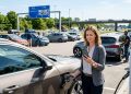 El impuesto a los coches eléctricos gana peso en varios países ante la caída de ingresos por carburantes y matriculaciones. Estados Unidos y Reino Unido ya plantean nuevas cuotas y pagos por uso.