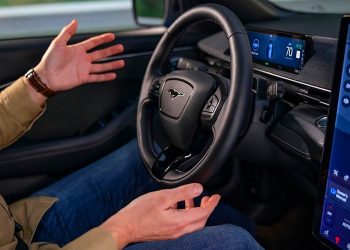 El sistema BlueCruise de Ford convierte a España en protagonista de la conducción sin manos homologada, con 28.500 kilómetros de vías compatibles.