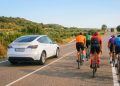 El cambio radical de la DGT a la hora de adelantar ciclistas: si no haces esto a partir de octubre, te vas a llevar una multa de 200 euros