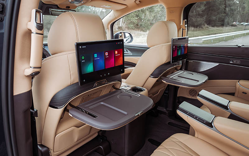 Denza D9 DM-i interior