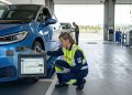 Si tienes coche eléctrico, híbrido o con ayudas a la conducción, esto es lo que va a cambiar en la ITV
