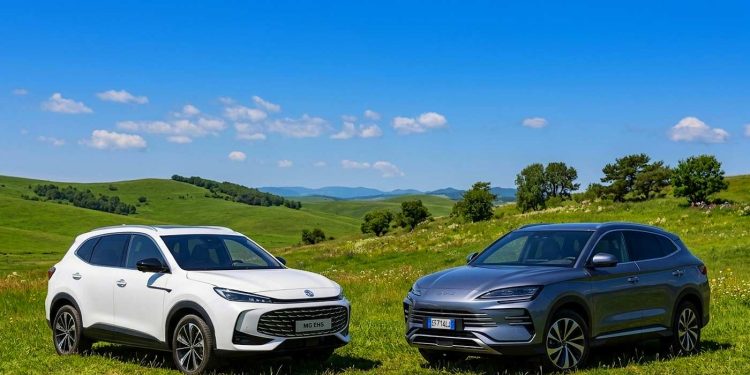 Guerra de precios con etiqueta Cero: ¿Es mejor comprar el MG HS PHEV o el BYD Seal U DM-i para olvidarte de la gasolina?