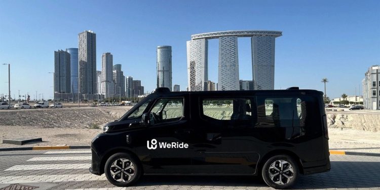 Uno de los taxis de WeRide en Abu Dhabi