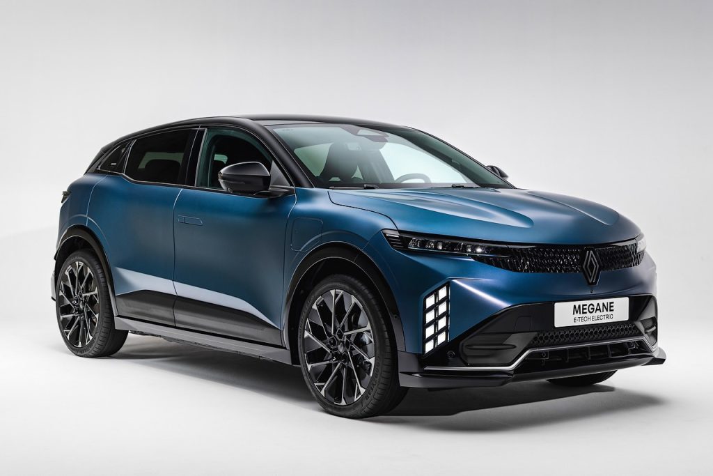 El Renault Megane E-Tech eléctrico ha aumentado su autonomía hasta 500 km y mejorado la carga rápida, uno de los aspectos más demandados por quienes quieren pasarse al coche eléctrico.
