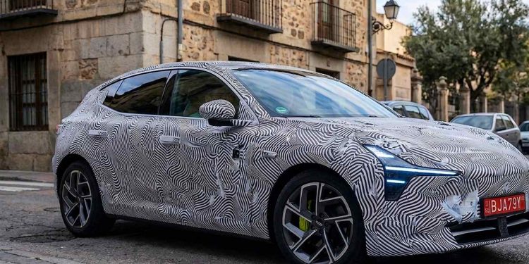 El XPeng Mona M03 ya circula por España, y su presencia alimenta las previsiones sobre una llegada al mercado europeo en los próximos meses.