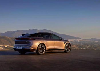El Zeekr 7GT desembarca en Europa con hasta 655 kilómetros WLTP, arquitectura de 800 voltios y precios que parten desde 45.990 euros, aunque las primeras pruebas detectan algunas limitaciones.