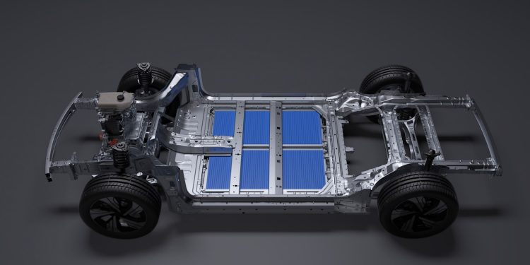 La batería Short Blade de Geely busca resolver varios de los problemas habituales del coche eléctrico, contando con una vida útil de hasta un millón de kilómetros y carga rápida en 20 minutos.