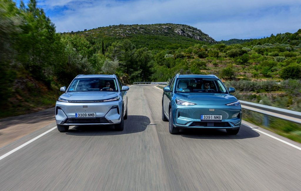 La batería Short Blade cuenta con la durabilidad entre sus principales argumentos. Geely asegura hasta 3.500 ciclos de carga y una capacidad de uso equivalente a cerca de un millón de kilómetros.