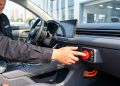 China exige un botón de corte de emergencia en sus coches eléctricos para reducir el riesgo de incendios