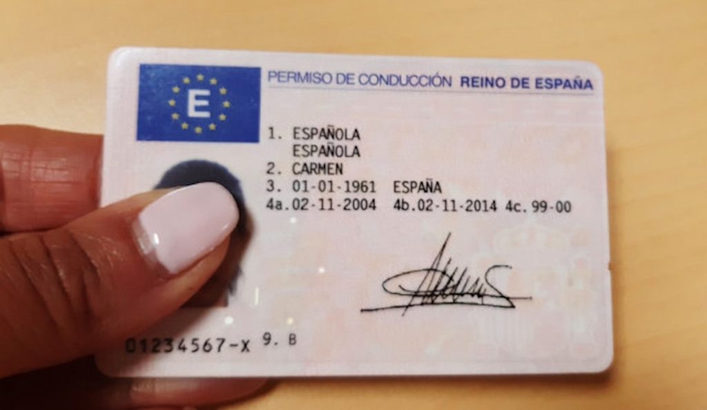 El carnet de conducir cambia para los nacidos en 1956 y 1961, con nuevas condiciones de renovación establecidas por la DGT a partir de 2026.