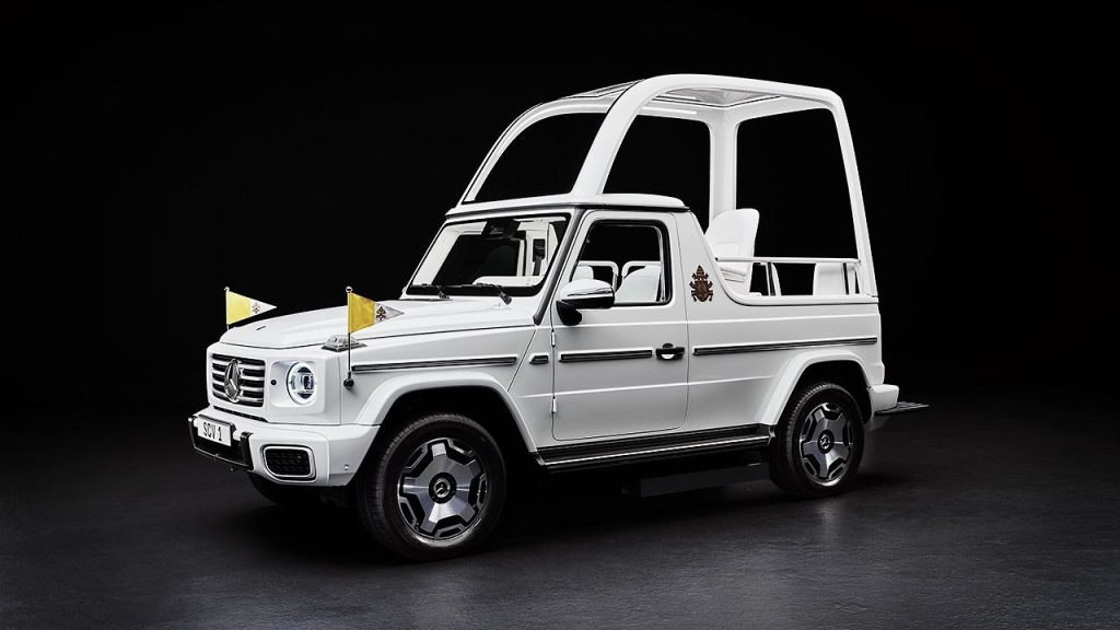La presencia de coches eléctricos en la agenda del Pontífice incluye modelos desarrollados en España y un Mercedes eléctrico modificado para uso oficial del Vaticano, valorado en más de 400.000 euros.