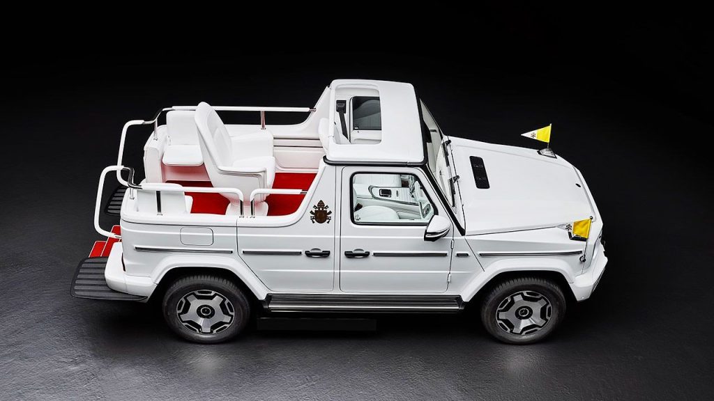 Los coches eléctricos del Papa León XIV forman parte de los desplazamientos previstos durante su visita a Madrid, Barcelona y Canarias, junto a otros vehículos adaptados para actos multitudinarios
