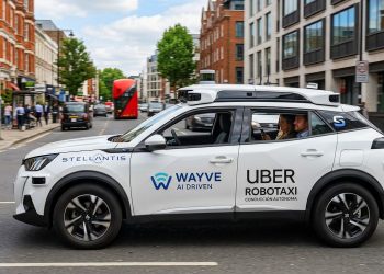 Stellantis, Wayve y Uber preparan una red de robotaxis para operar sin conductor en Europa y Norteamérica