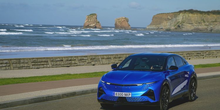 El Alpine A390 combina cinco plazas, hasta 557 kilómetros de autonomía y un maletero de 532 litros en una propuesta eléctrica pensada para los desplazamientos de largo recorrido.