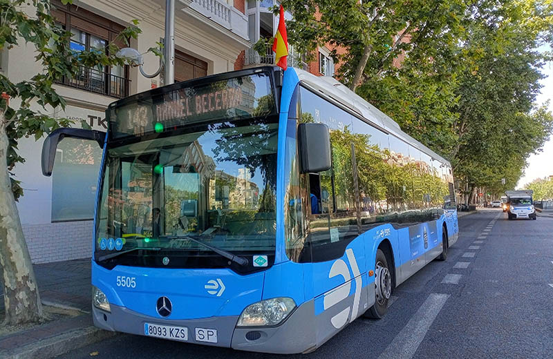 Autobuses EMT Madrid desfibriladores bandera