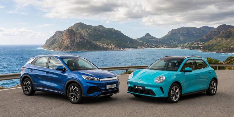 La comparativa entre el BYD Atto 3 EVO y el GWM Ora 5 deja diferencias claras en batería, equipamiento, maletero y precio de compra.