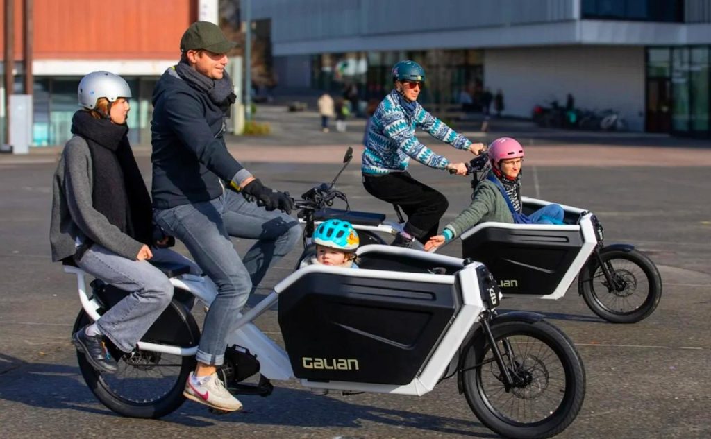 La bicicleta eléctrica Le Formidable amplía la oferta de movilidad familiar con capacidad para cuatro ocupantes, hasta 250 kilos de carga y dos configuraciones mecánicas presentadas en Eurobike 2026.