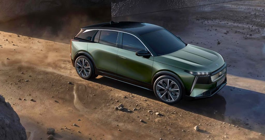El DS N°7 eléctrico ofrece hasta 740 km de autonomía y una gama con versiones de 230, 245 y 350 CV para competir en el segmento premium.