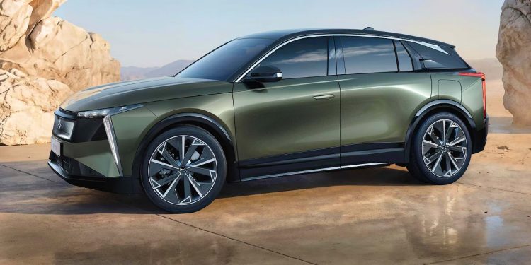 DS estrena el N°7 con una gama electrificada, hasta 740 kilómetros de autonomía WLTP, nueva plataforma y precios desde 46.000 euros para competir entre los SUV premium.
