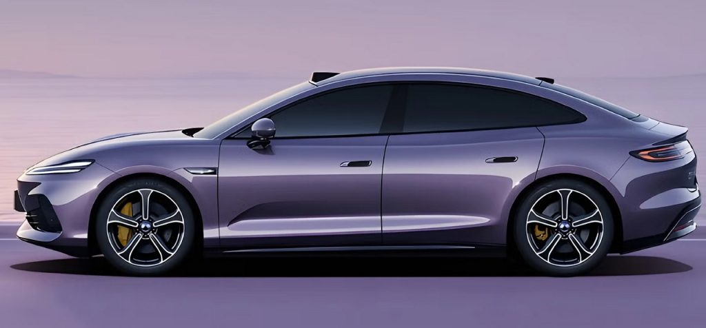 BYD amplía la gama Denza con el nuevo Z9S, una berlina eléctrica de hasta 1.210 CV, 920 kilómetros de autonomía y tecnología pensada para competir con los modelos más potentes.