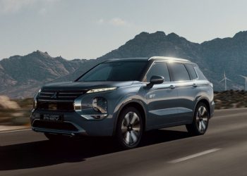 Mitsubishi aplica una rebaja inédita al Outlander PHEV, que pasa de 50.800 a 29.500 euros en su versión Motion tras sumar las promociones comerciales.