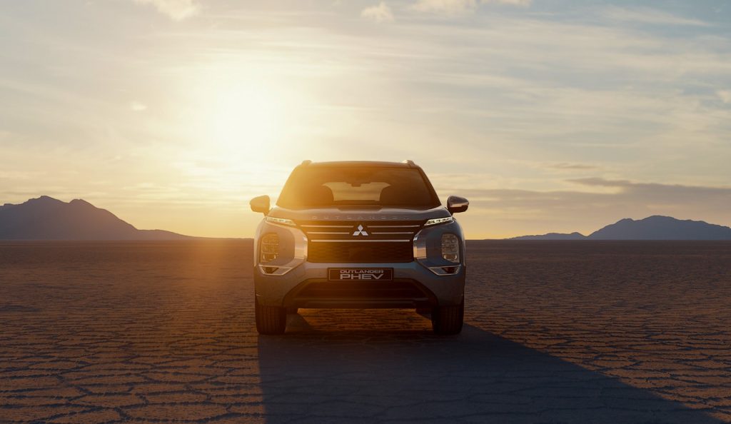 El Mitsubishi Outlander PHEV pasa a ser uno de los SUV híbridos enchufables con mejor relación entre precio, potencia y equipamiento del mercado.
