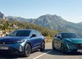 Renault actualiza el Mégane E-Tech con 500 kilómetros de autonomía y carga de 165 kW. Frente a él, el Peugeot E-308 mantiene su apuesta por la eficiencia y el equipamiento.