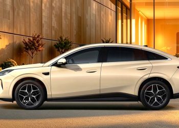 El BYD Seal 06 EV estrena diseño, una versión de hasta 326 CV y nuevas funciones de asistencia con el objetivo de competir en el segmento de las berlinas eléctricas.
