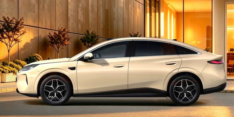 El BYD Seal 06 EV estrena diseño, una versión de hasta 326 CV y nuevas funciones de asistencia con el objetivo de competir en el segmento de las berlinas eléctricas.