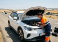 La DGT alerta del calor estival y del riesgo que representa para la batería del coche eléctrico y para los neumáticos, dos de los elementos que más sufren cuando el termómetro alcanza valores muy elevados.