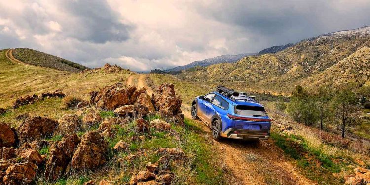 El Subaru e-Outback amplía la oferta eléctrica de la marca japonesa con hasta 591 kilómetros de autonomía, un maletero de 633 litros y dos versiones mecánicas previstas para España.