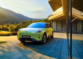 El coche eléctrico chino Geely E2 ya admite reservas en España desde 13.990 euros y llegará a los concesionarios el 9 de septiembre