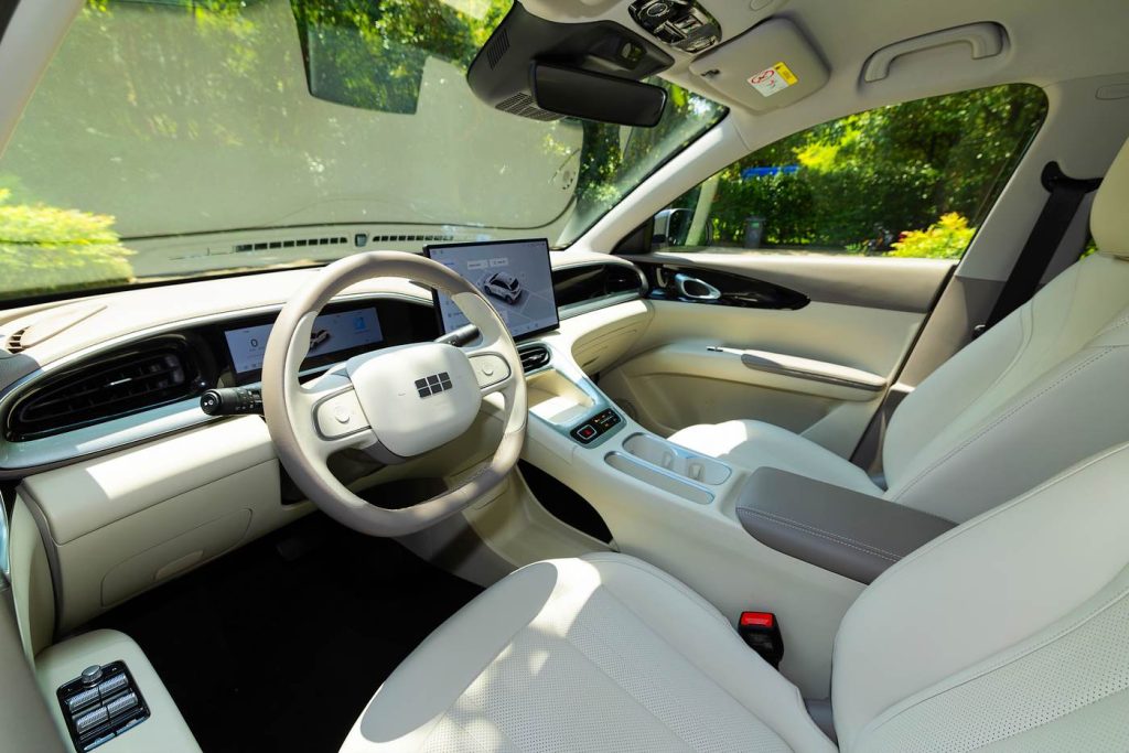 Geely 2 interior