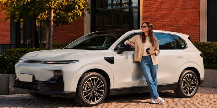 El Leapmotor B10 lideró las matriculaciones de eléctricos en julio en España gracias a un precio que parte de 22.500 euros, a los 434 kilómetros de autonomía y a su futura producción en Zaragoza.