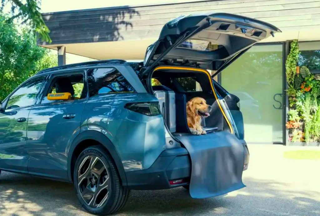 Peugeot E-5008 Dog Edition Concept