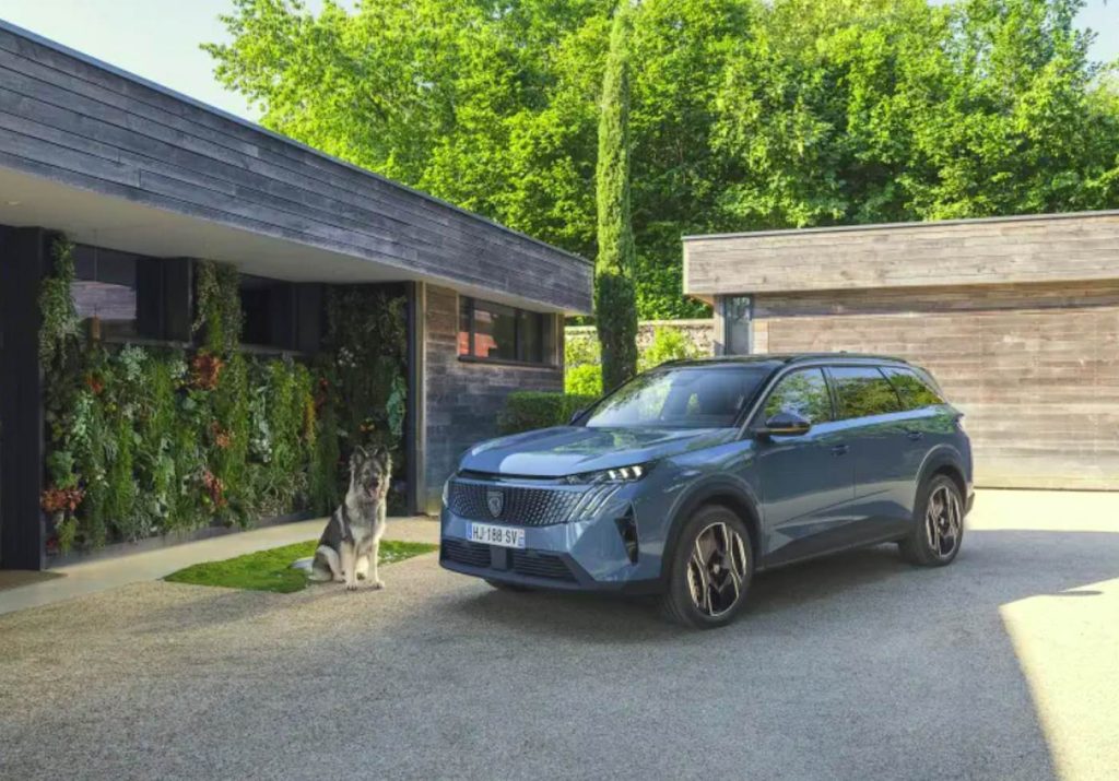 Peugeot E-5008 Dog Edition Concept