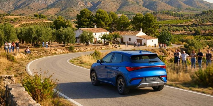 El BYD Atto 3 EVO Design reduce su precio en 14.102 euros y queda en 28.888 euros financiados, con 313 CV, 510 km de autonomía y batería de 74,8 kWh.