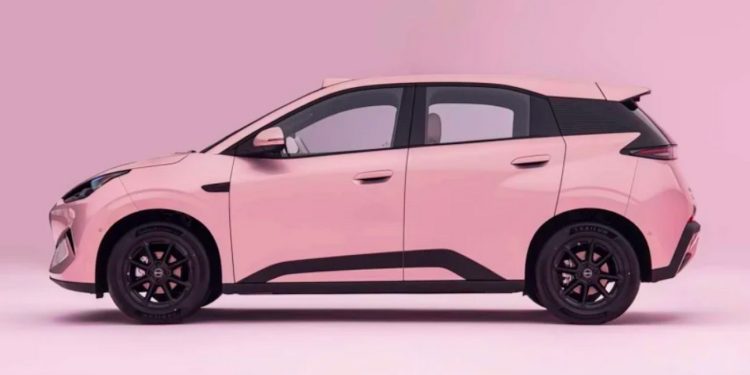 El nuevo BYD Seagull eleva su potencia hasta 127 CV, adopta tracción trasera, suspensión independiente y estrena un maletero delantero.