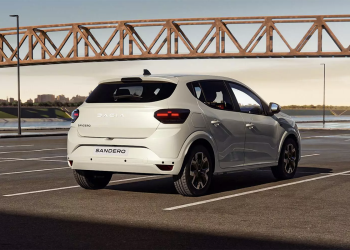 Dacia Sandero eléctrico trasera