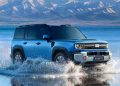 El Geely Battleship 700 es un SUV eléctrico de 1.113 CV que puede flotar hasta dos horas y navegar durante 40 minutos mediante dos hélices.