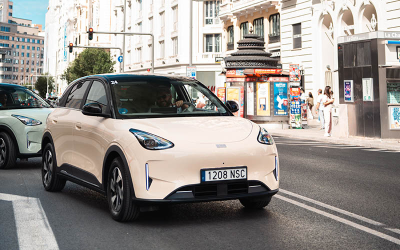 Geely E2 España por la Gran Vía 2