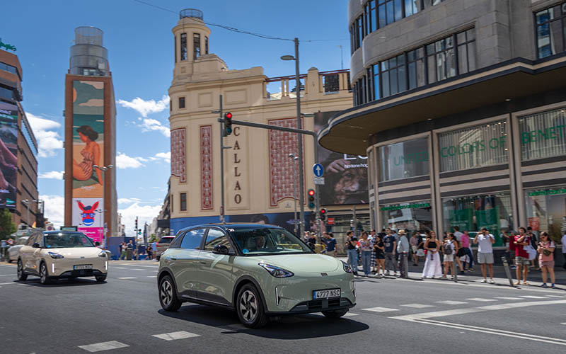 Geely E2 España por la Gran Vía